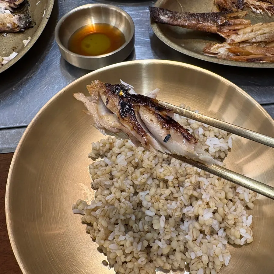 The golden-browned flesh of the grilled mackerel