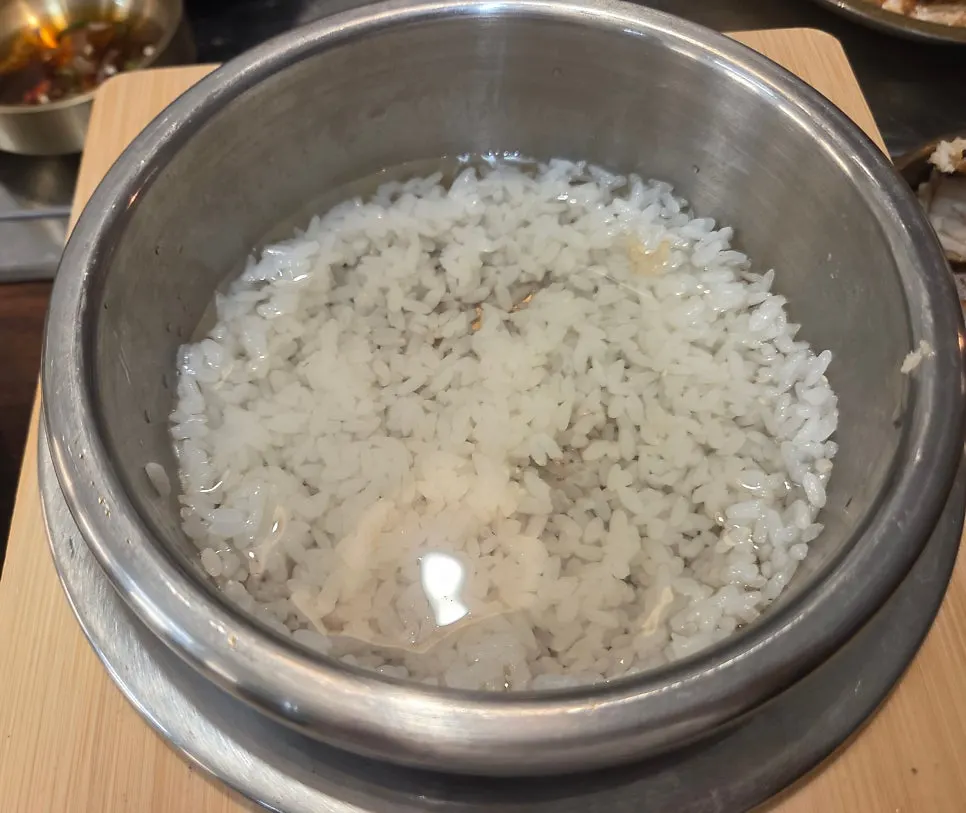 Leftover fish plate after finishing the meal