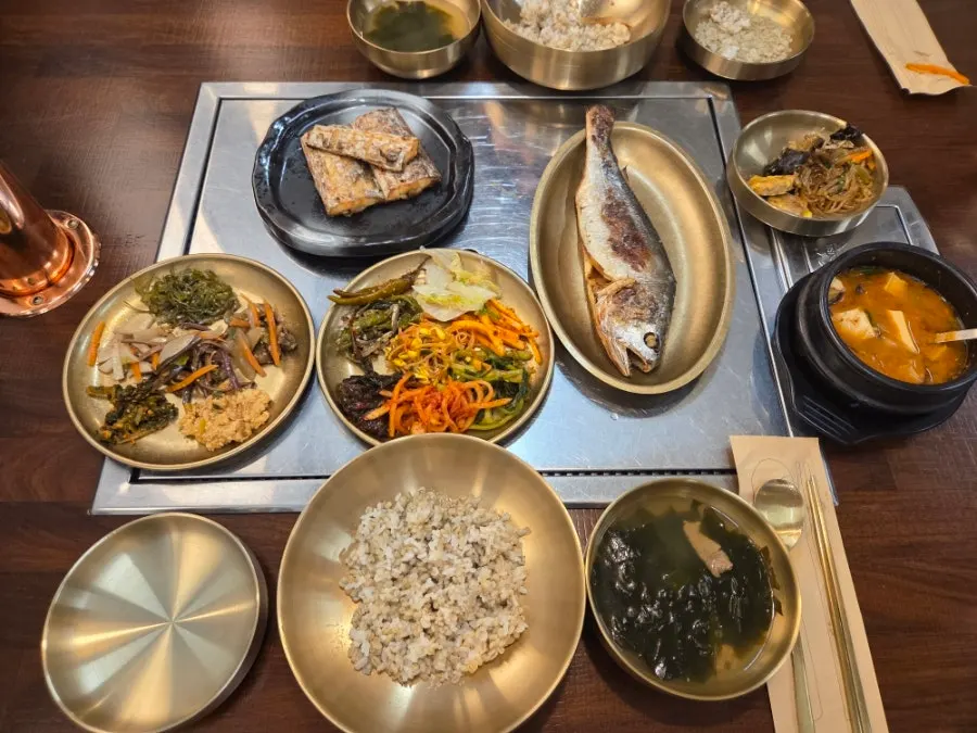 Hwadamga's set meal fully laid out with side dishes