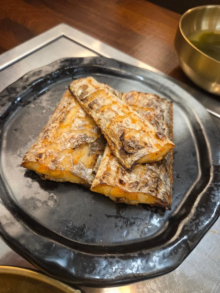 Plate of wood-fired grilled bori-gulbi