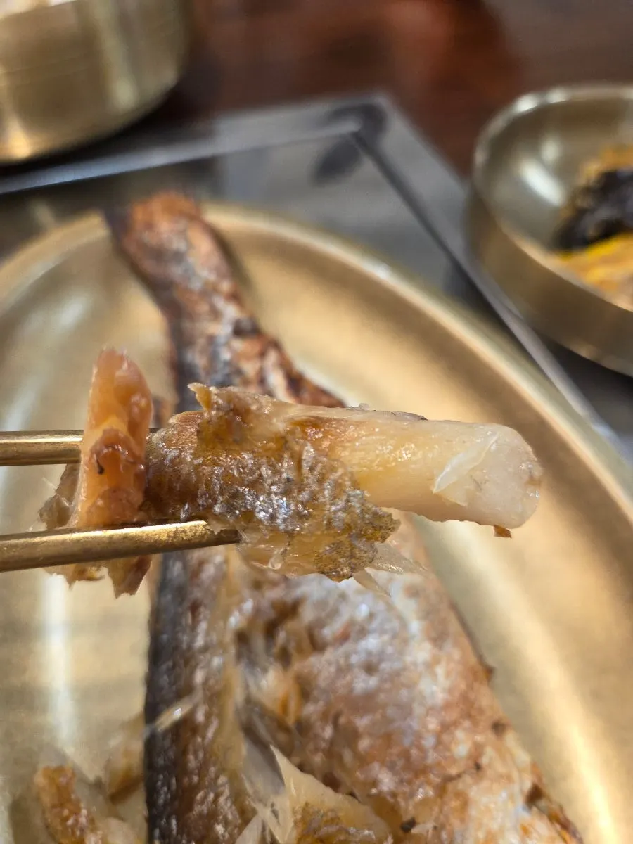 Fish flesh piled on top of rice