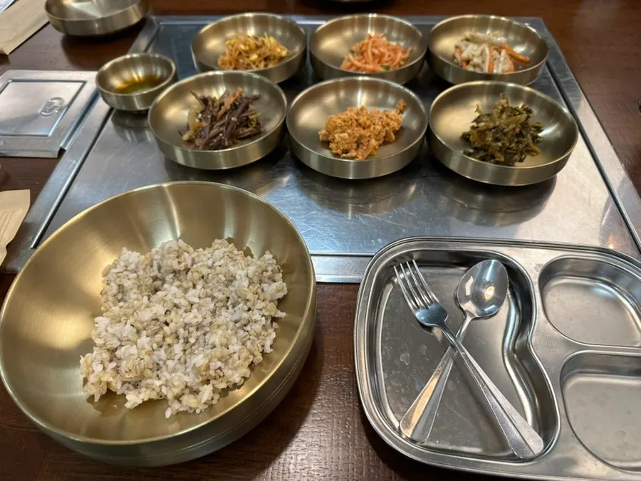 Seasoned vegetable side dishes included with the set at Hwadamga