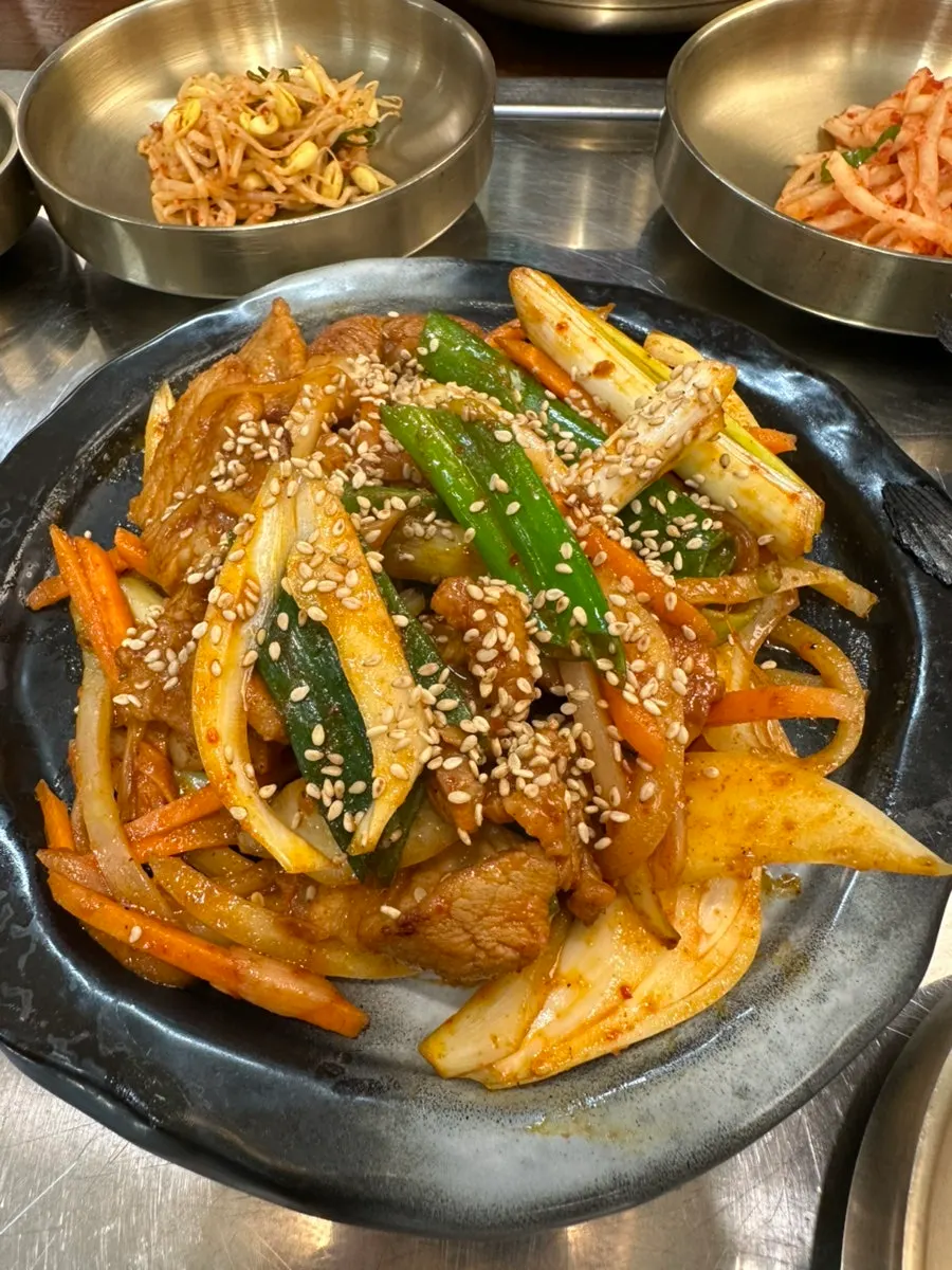 A plate of Hwadamga's traditional boiled pork set