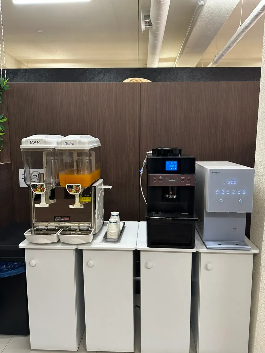 Hwadamga's coffee and drinks dessert corner