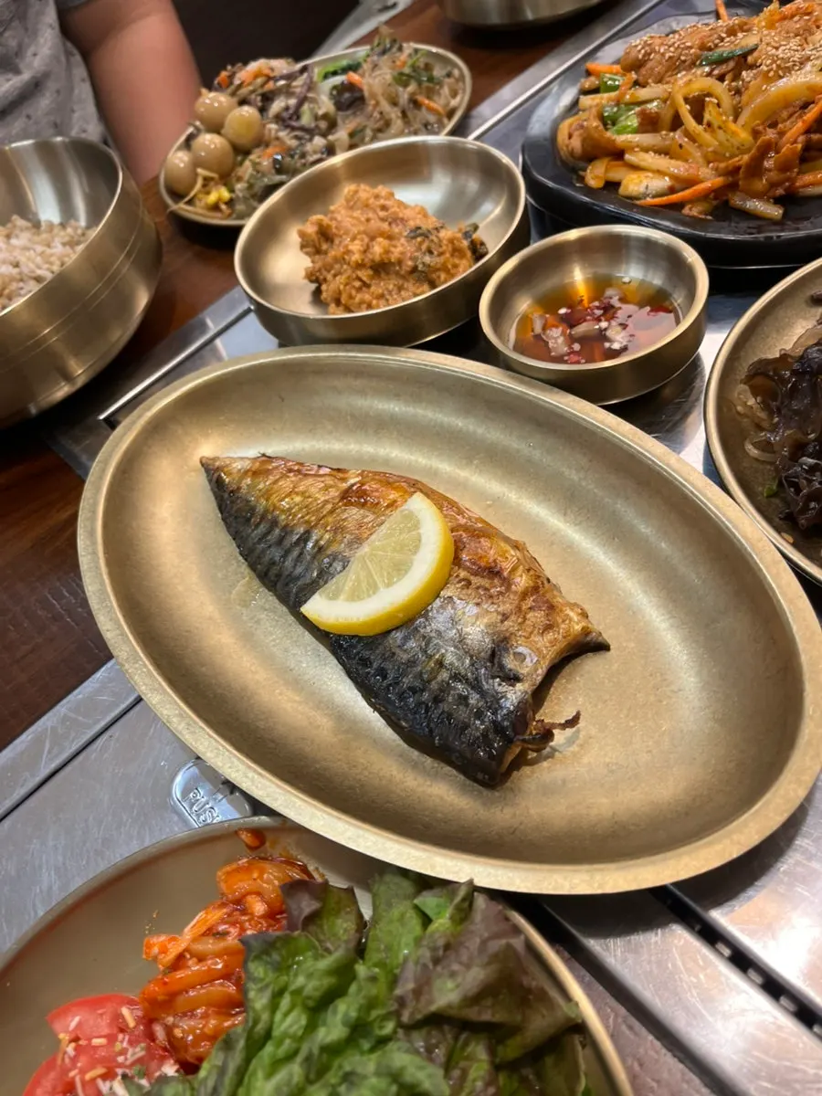 Plate of thick grilled mackerel