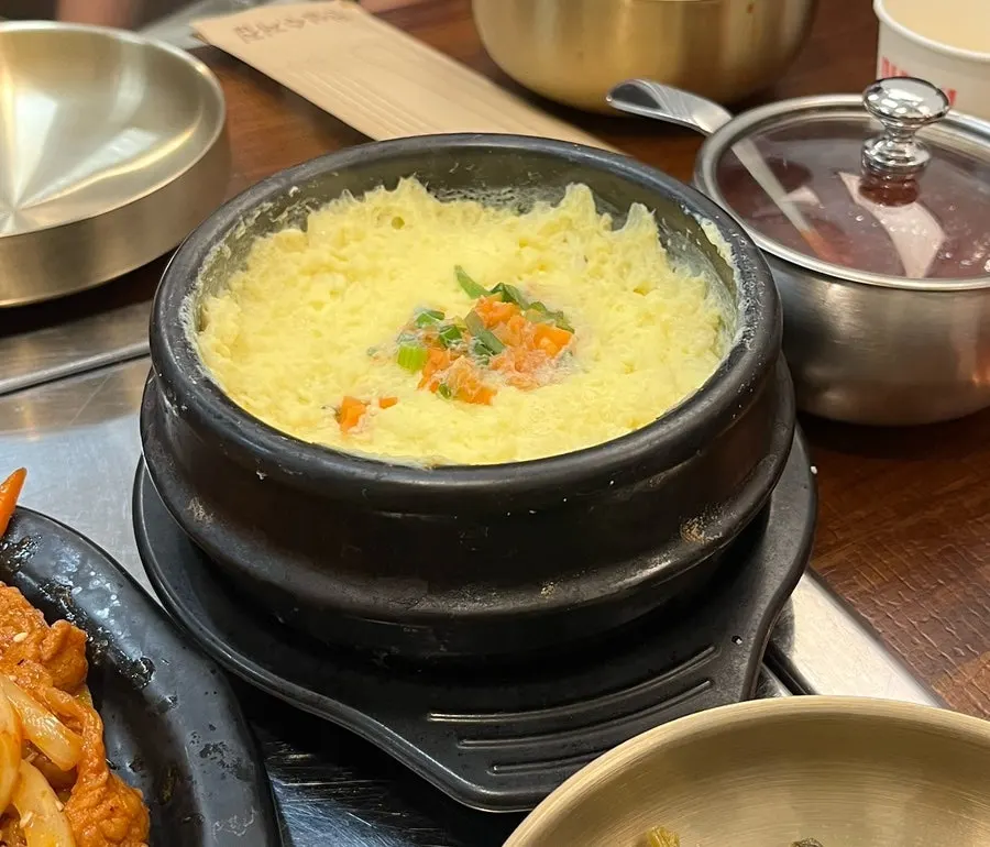 Fluffy puffed-up steamed egg