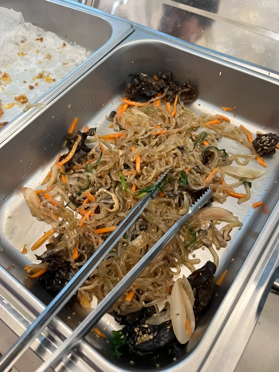 Kid-friendly side dishes at the self-serve bar