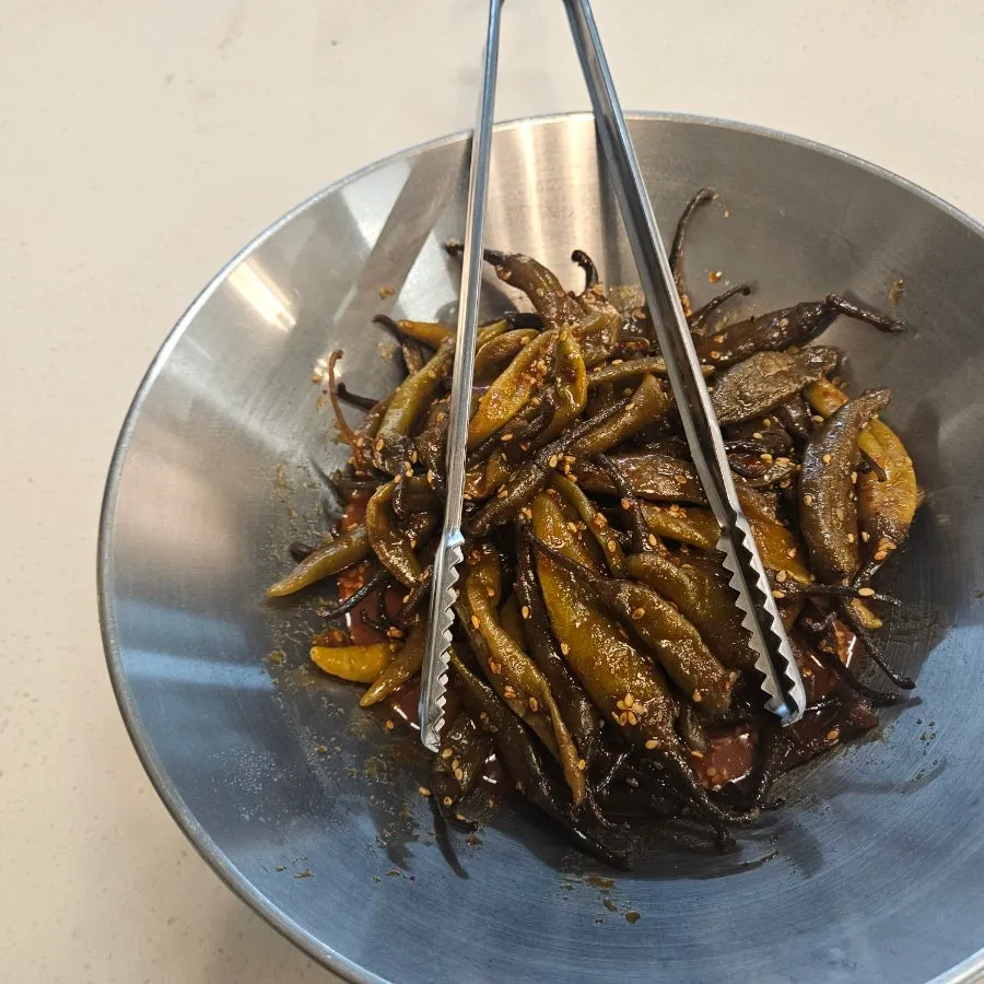 Freshly made side dishes at the self-serve bar