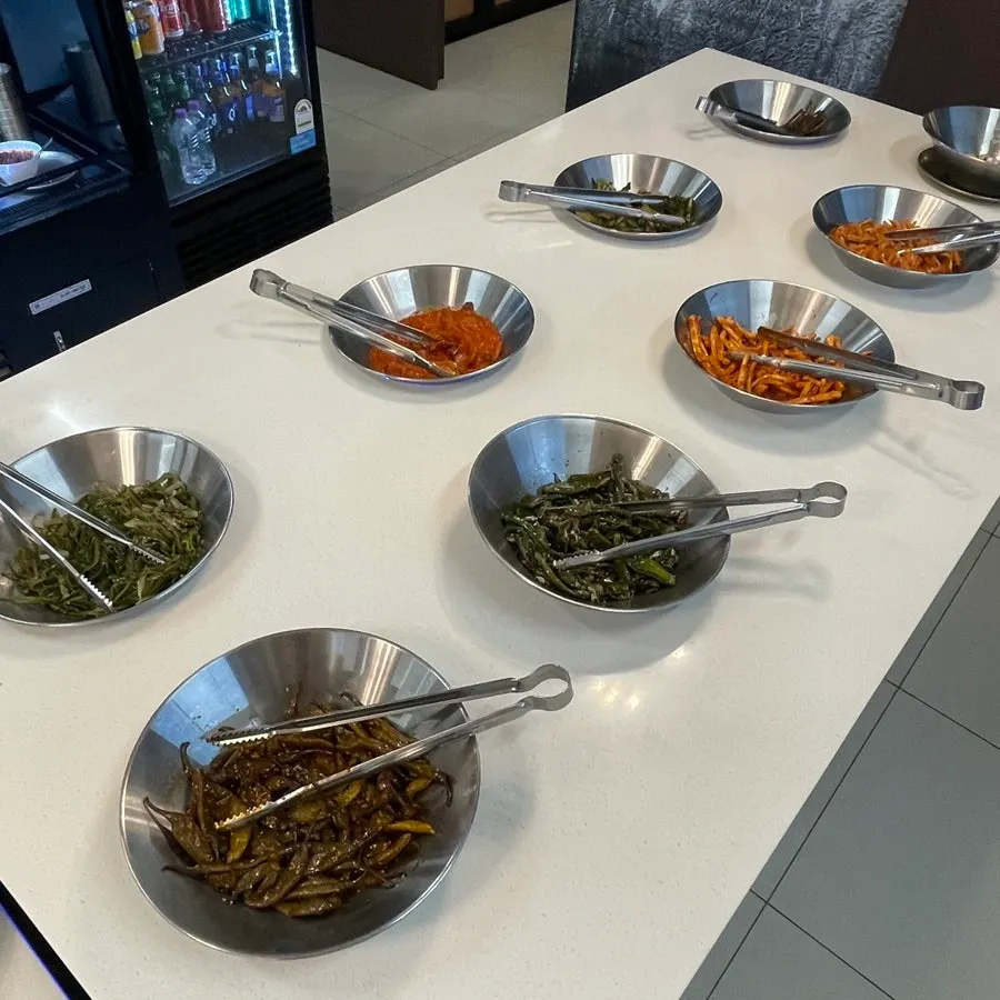 셀프바 김치와 밑반찬