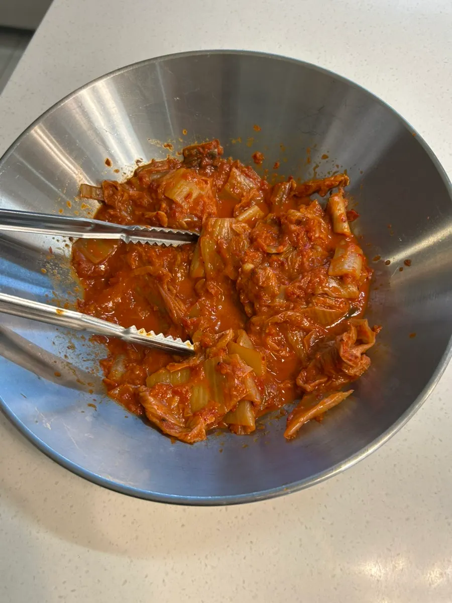 샐러드바에 놓인 반찬 코너