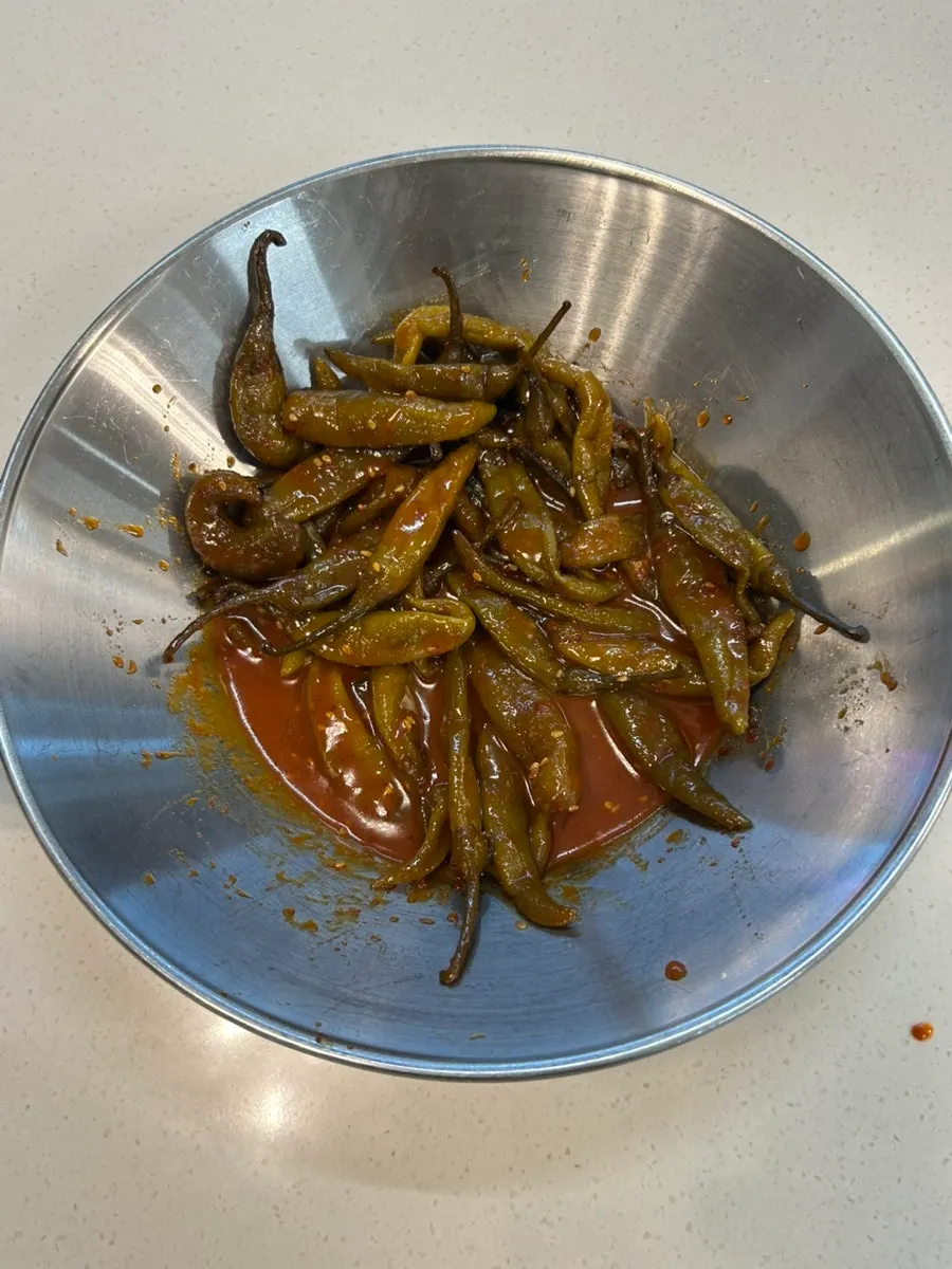 셀프바에 준비된 반찬 종류