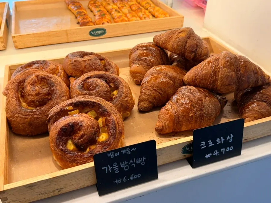 Bread display at La Cuesta's bakery corner