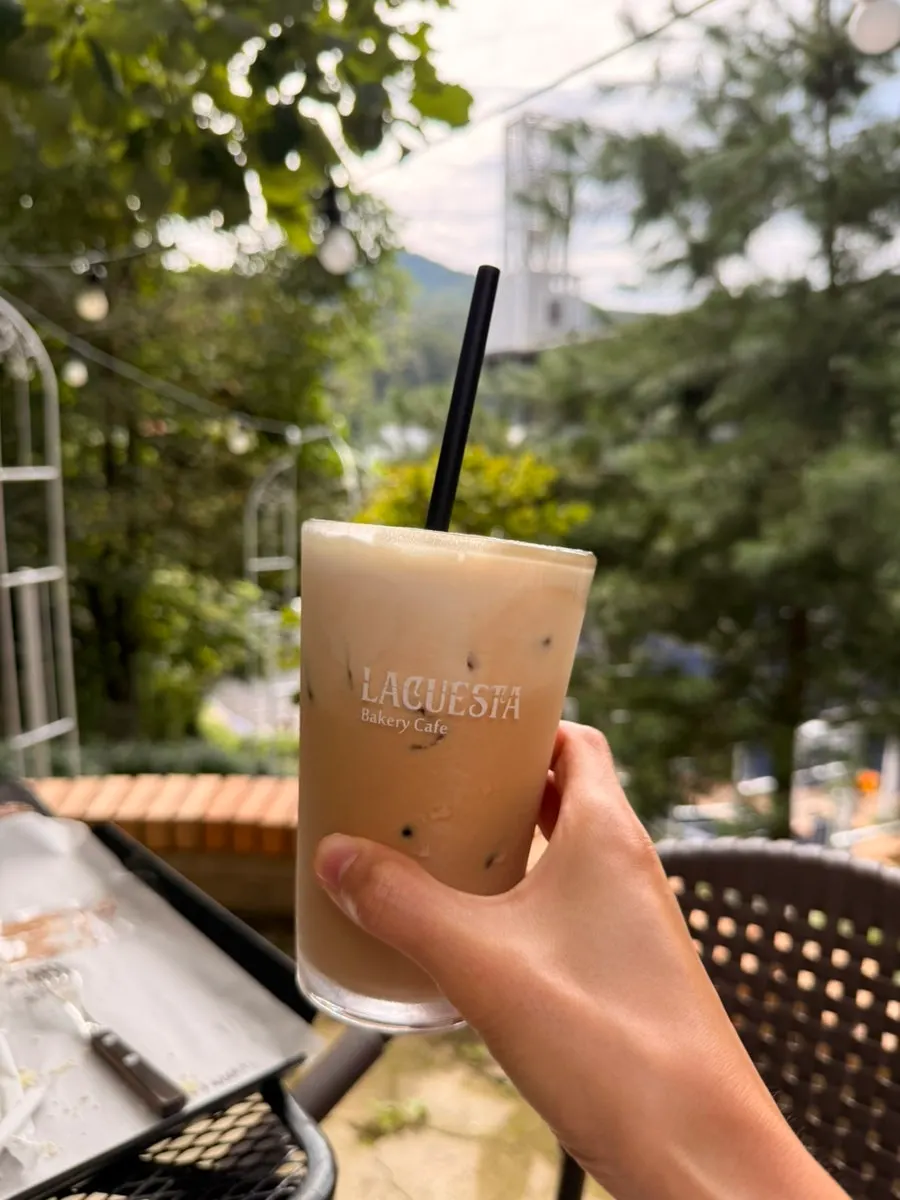 The signature La Cuesta latte topped with cream
