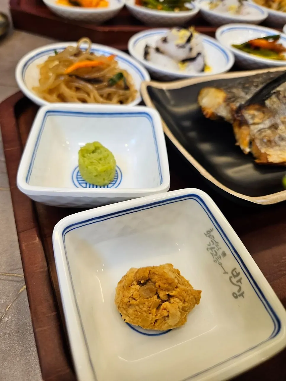Basic side dishes served in small bowls