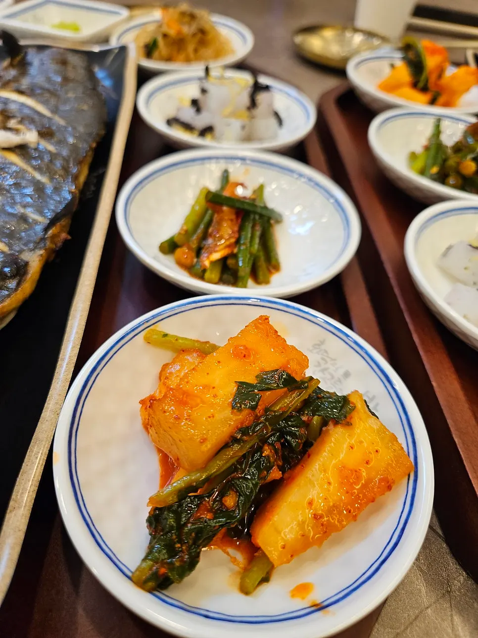 Wrap vegetables brought from the self-serve bar