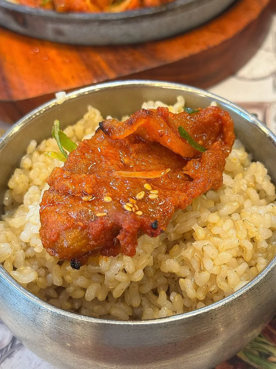 Pork bulgogi served on a hot plate