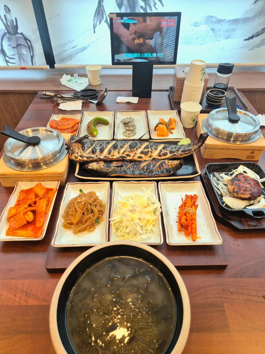 Wood-fired mackerel and Spanish mackerel set spread