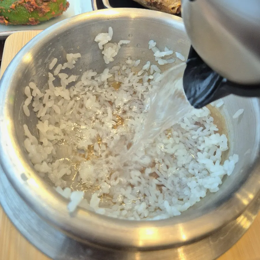 Freshly cooked, glossy pot rice