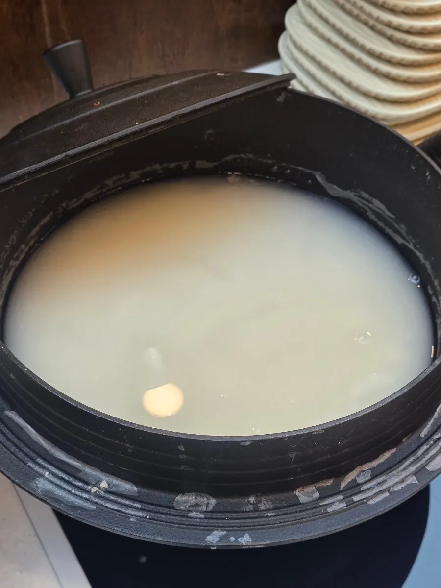 식사 마무리로 마신 숭늉
