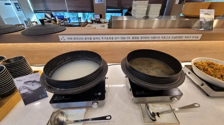 Various hot food corner at the self-bar