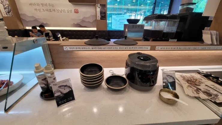 Basic side dishes and kimchi at the self-bar
