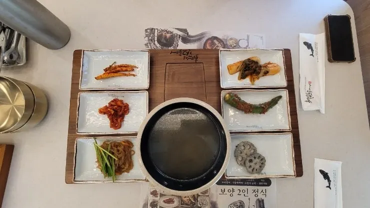 Basic side dishes served with the set order
