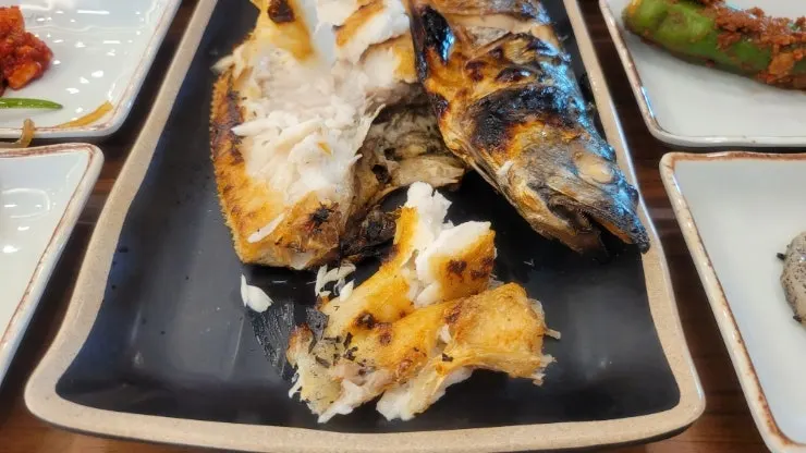 Thick wood-fired grilled mackerel