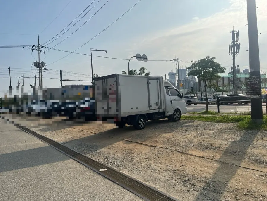 化爐烤鯖魚天安本店寬敞的停車場