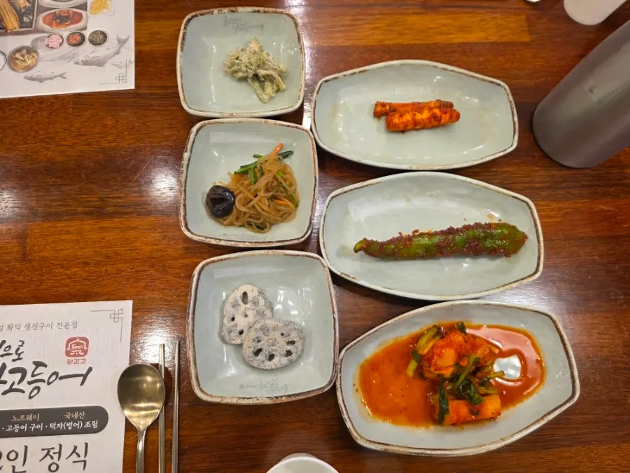 Basic side dishes served with the set meal