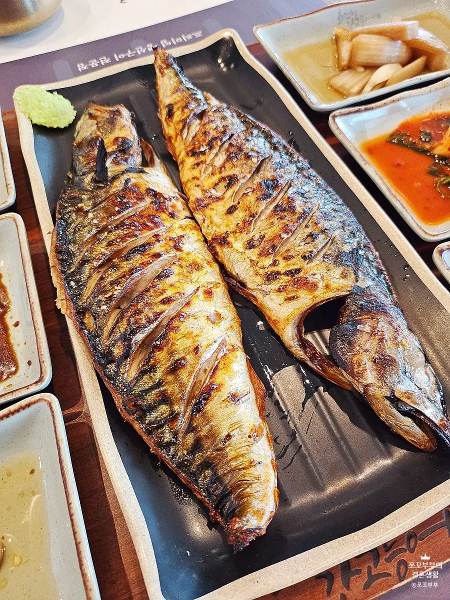Vertical photo of the fish grill restaurant at Gwangalli Waterside Park