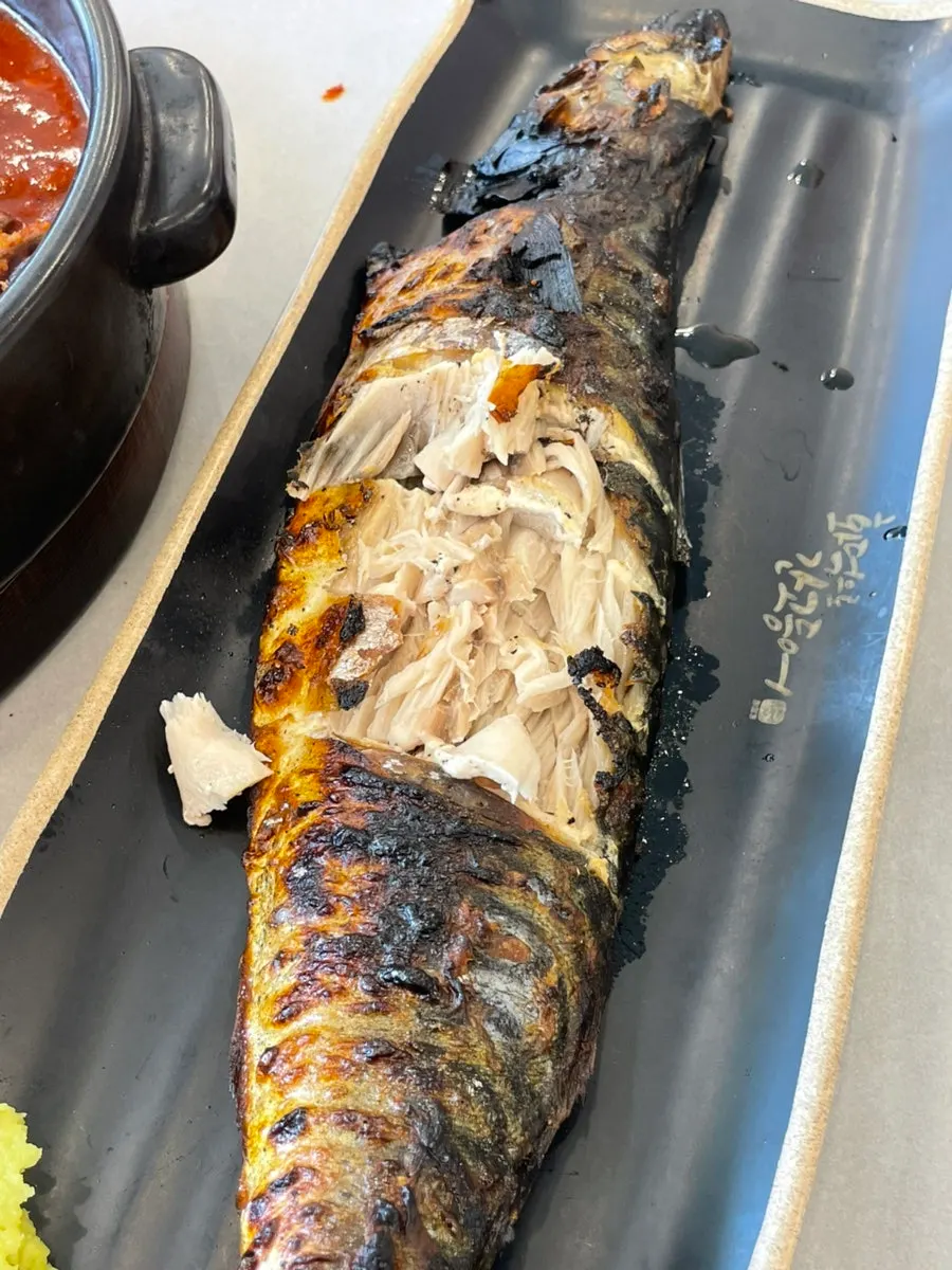 살을 발라낸 고등어구이 클로즈업