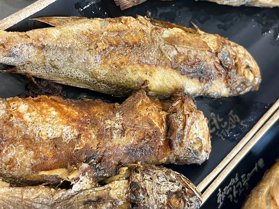 생선구이와 반찬을 번갈아 먹는 상차림