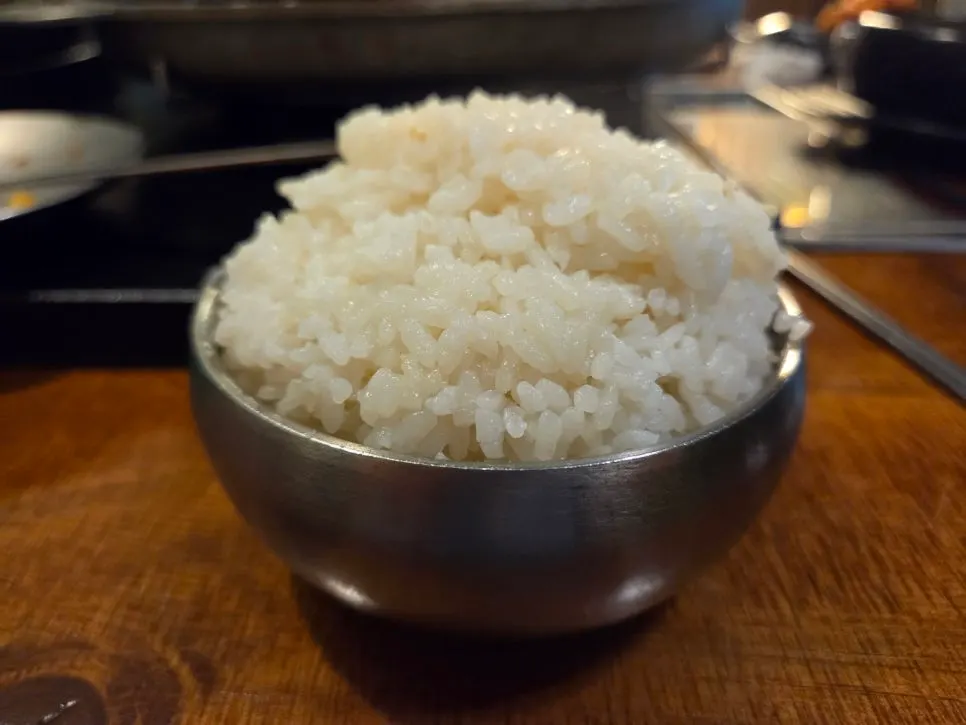 Plato surtido con brotes de soja y verduras