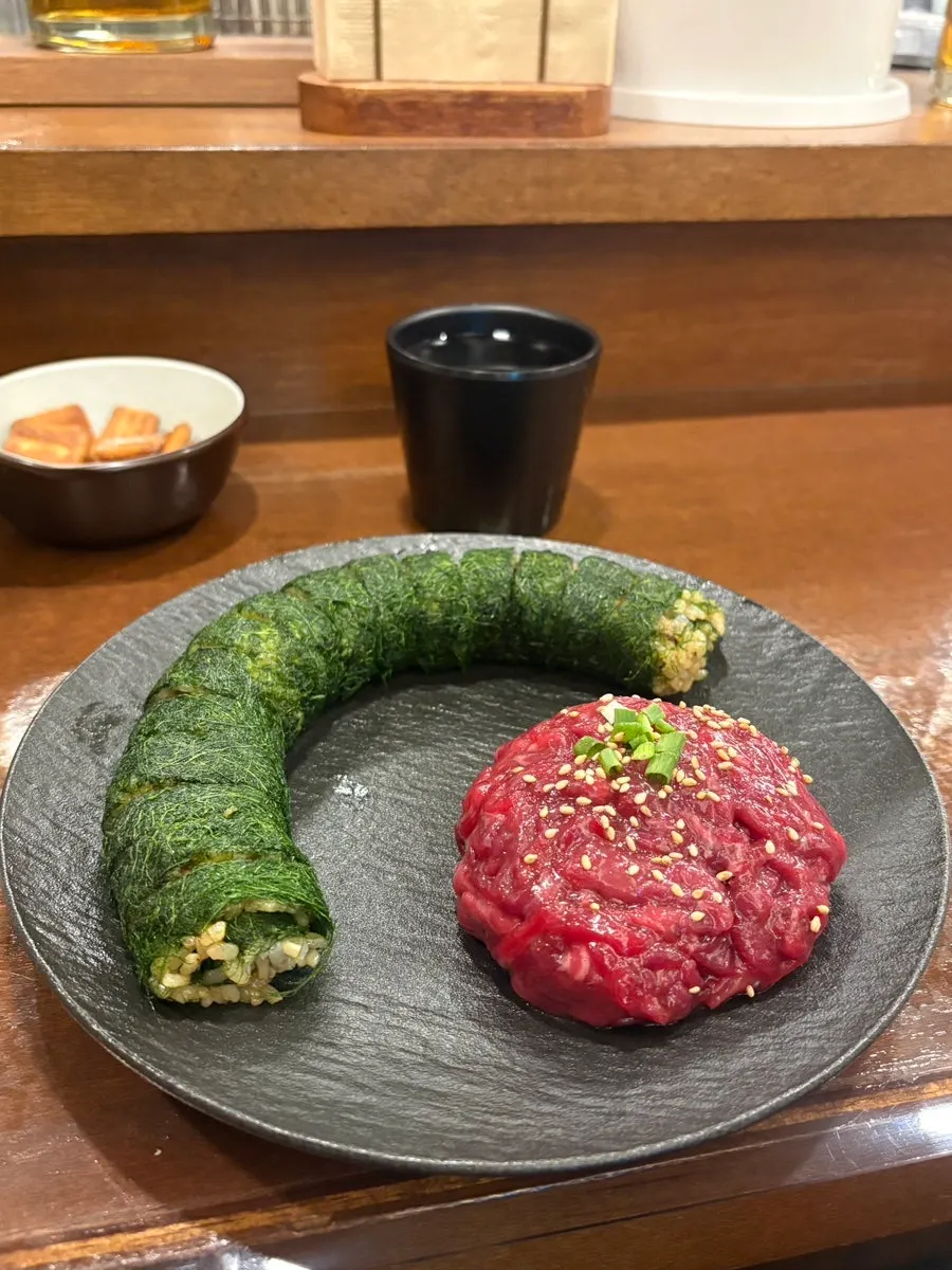 한입 크기로 나온 감태김밥육회