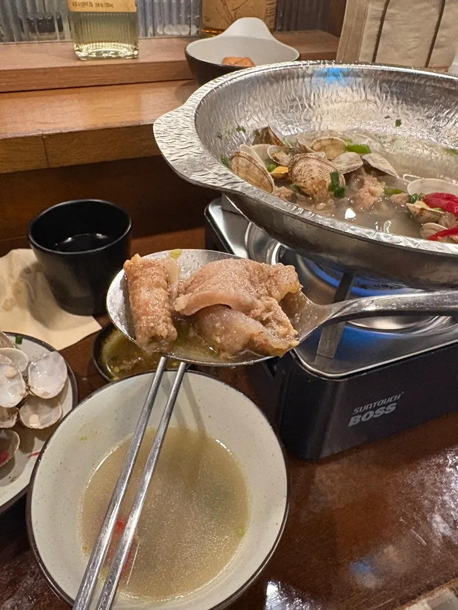 작게 말린 모양의 스지 건더기