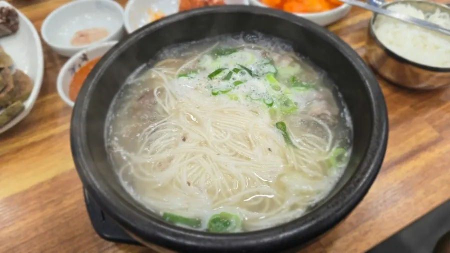 Side dishes served with the gukbap set