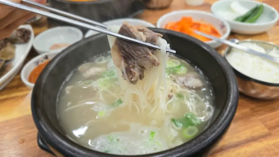 Close-up of the ox head gukbap broth and meat