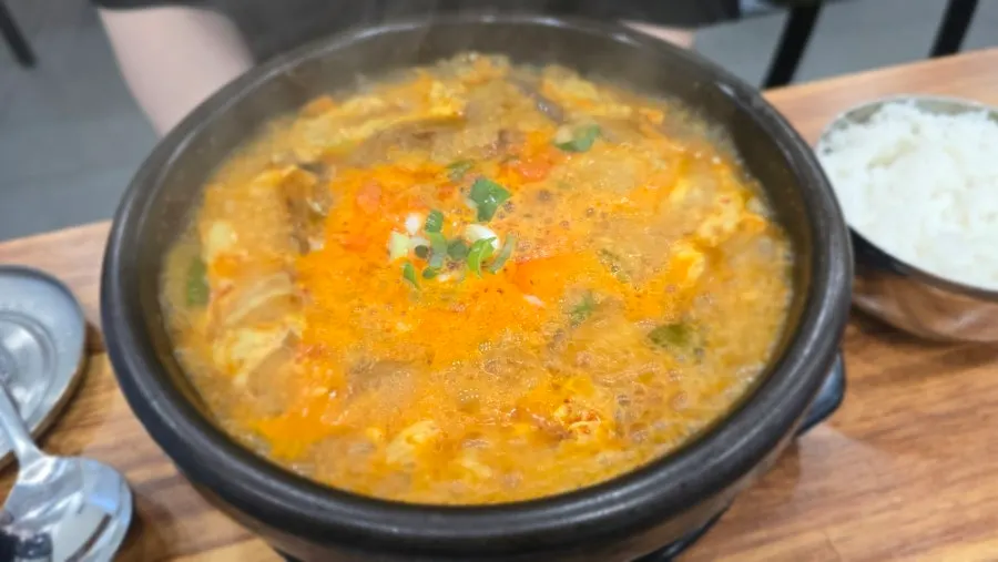 A bowl of spicy traditional yukgaejang