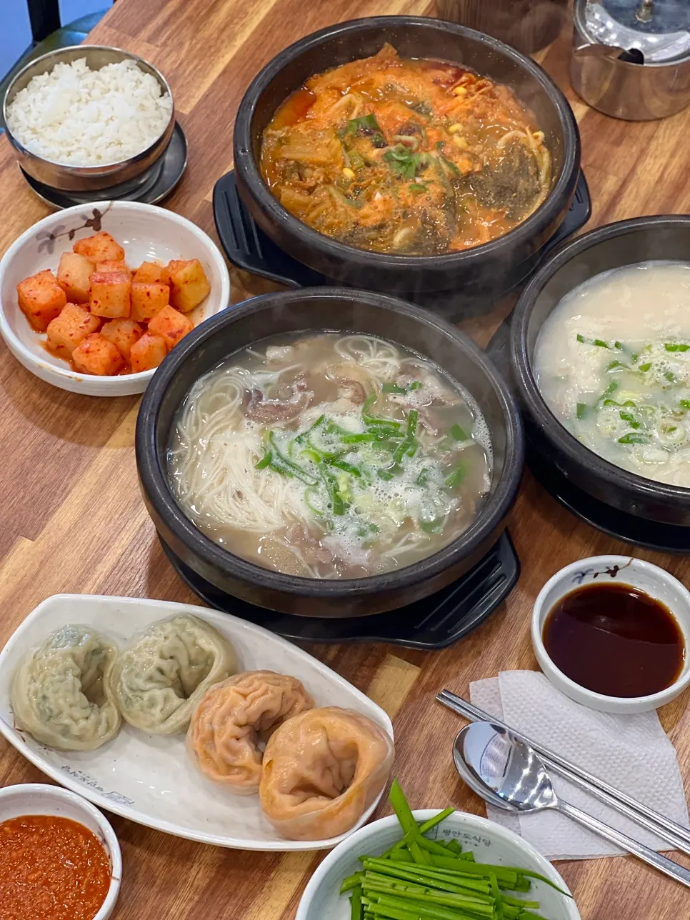 平安道食堂的多樣湯飯餐點
