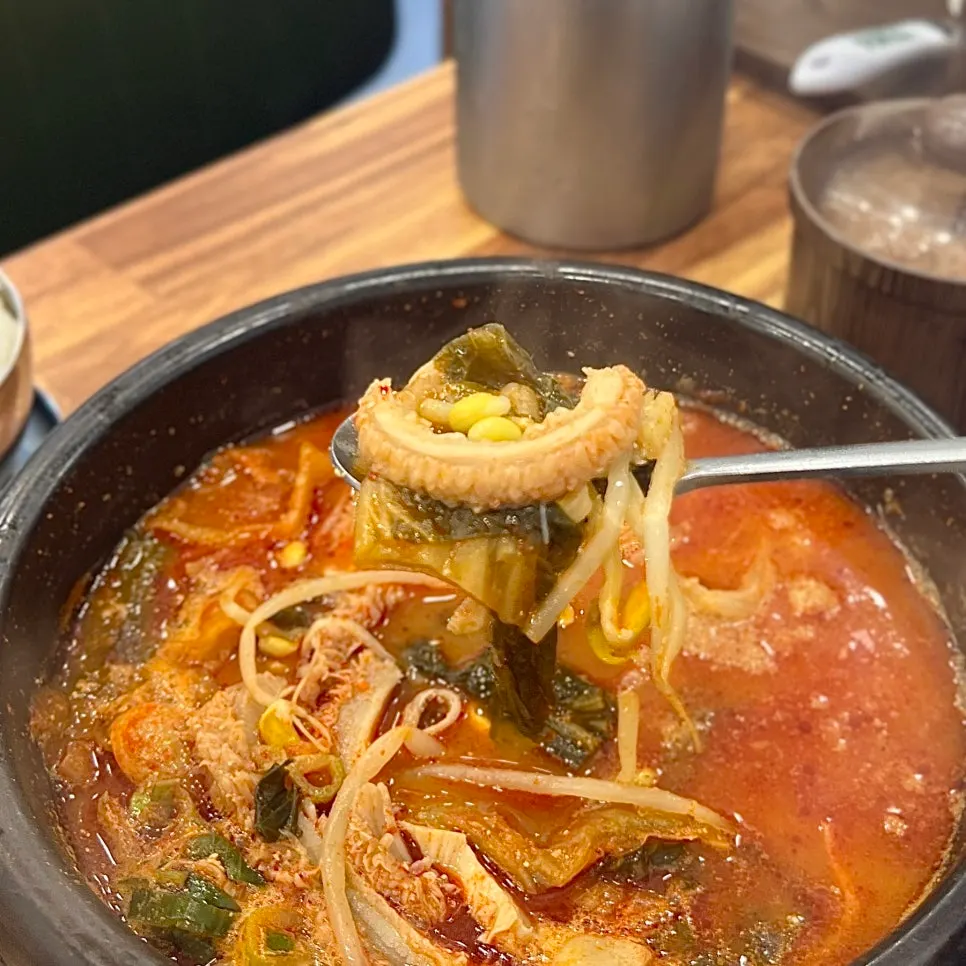紅湯頭的牛內臟湯