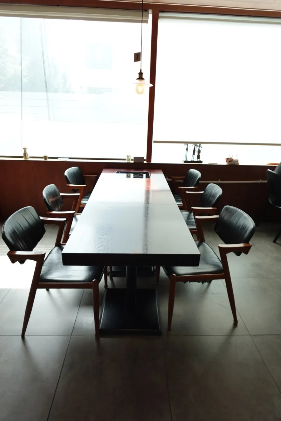 Table for four in the spacious interior