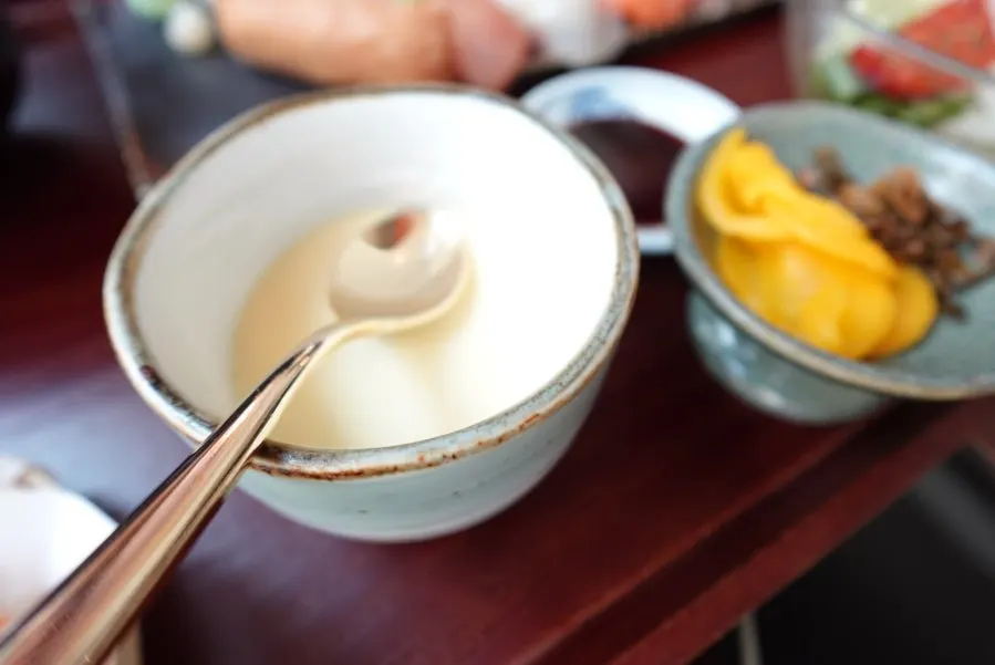 Warm porridge served before the main dish