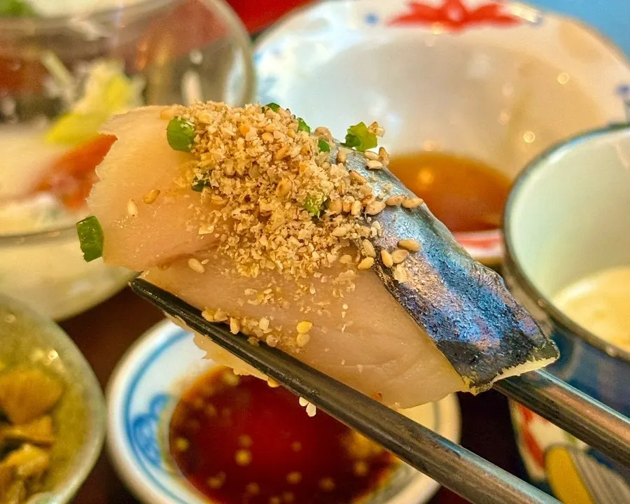 Mackerel sushi and soy-marinated shrimp sushi