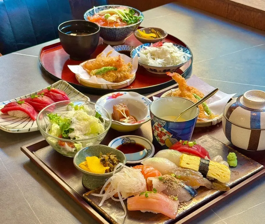 Final shot of the set meal spread at Min Cook Dasima