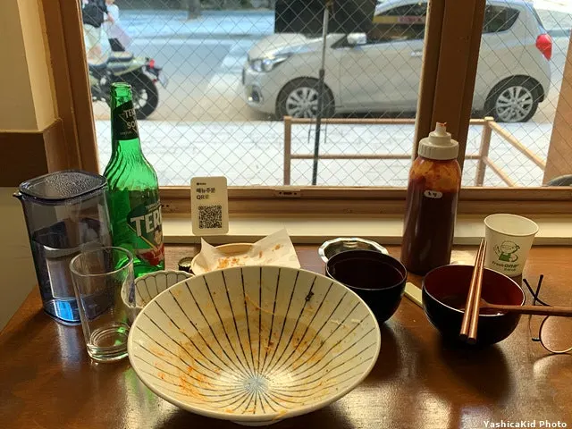 벽에 전시된 25년 사용한 회칼