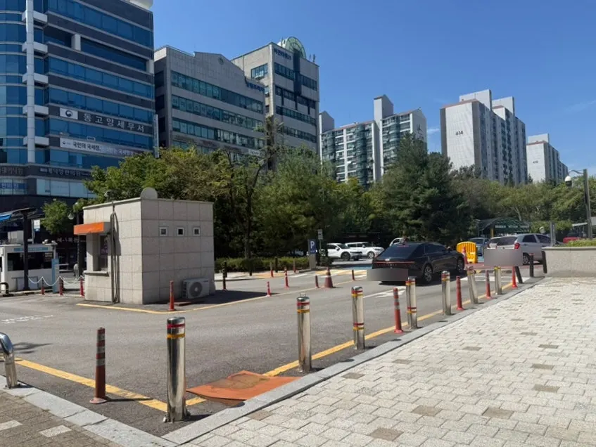 Entrance of Pyeongando Restaurant Hwajeong Branch with 24-hour signage