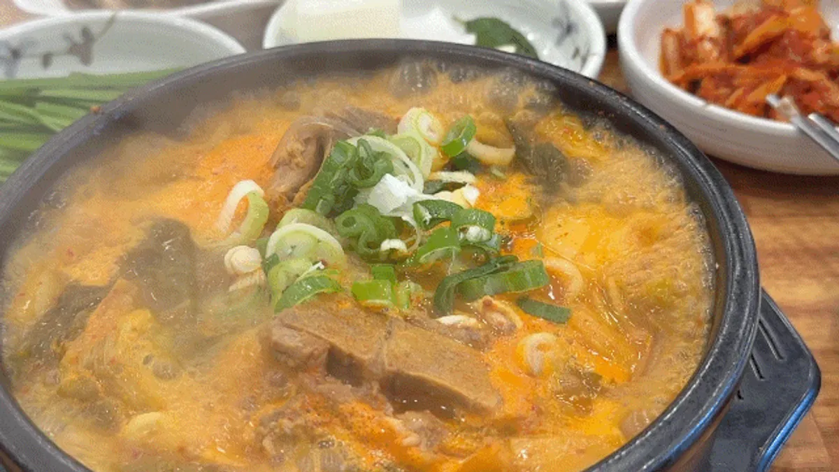 Slow-simmered ppyeodagwi haejangguk at Pyeongando Restaurant Hwajeong Branch