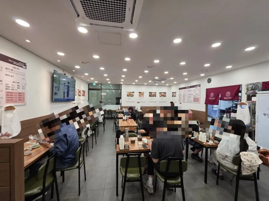 평안도식당 화정점 외관과 간판