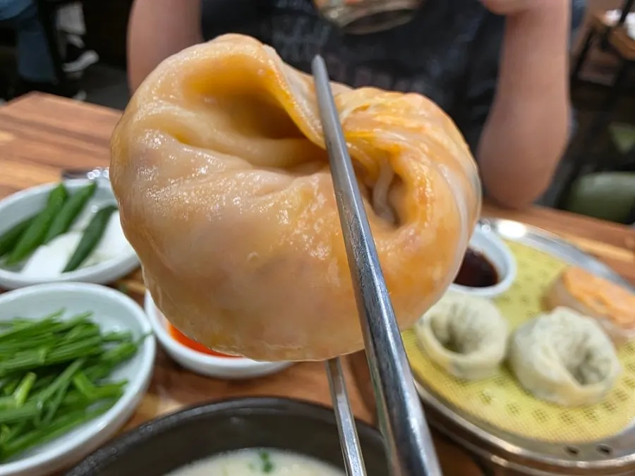 따끈하게 쪄낸 왕만두