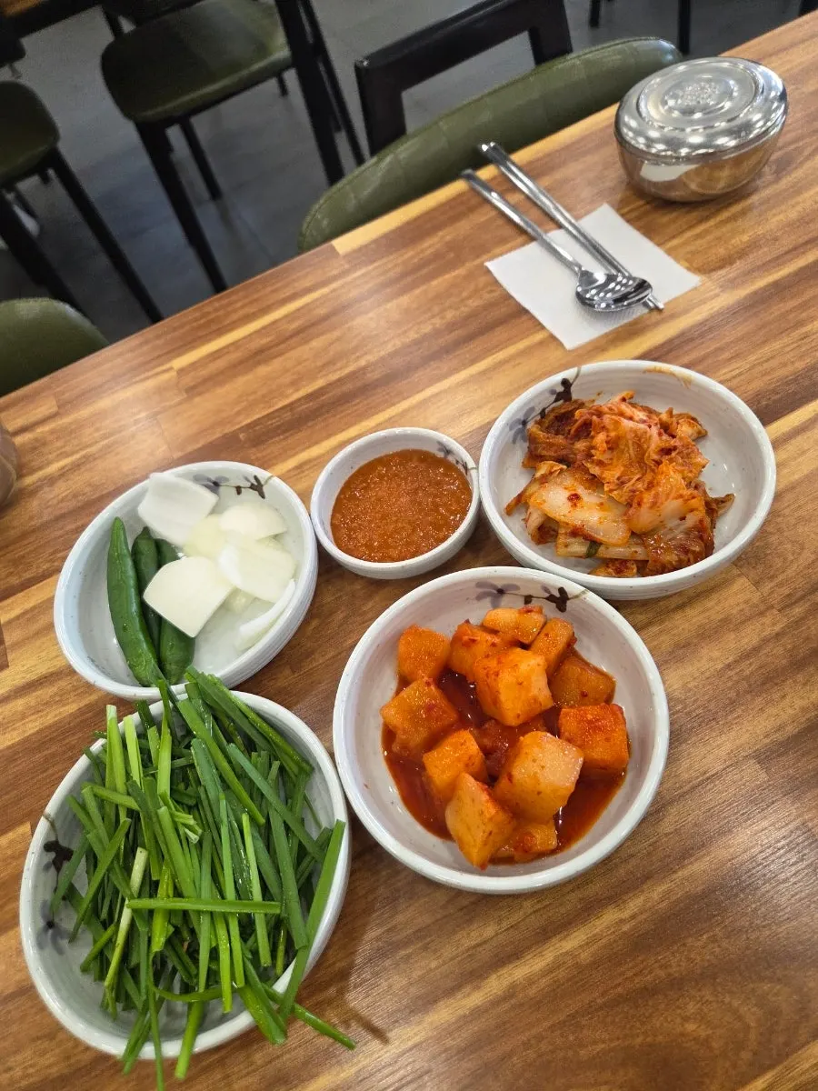정식에 함께 나온 편육과 순대